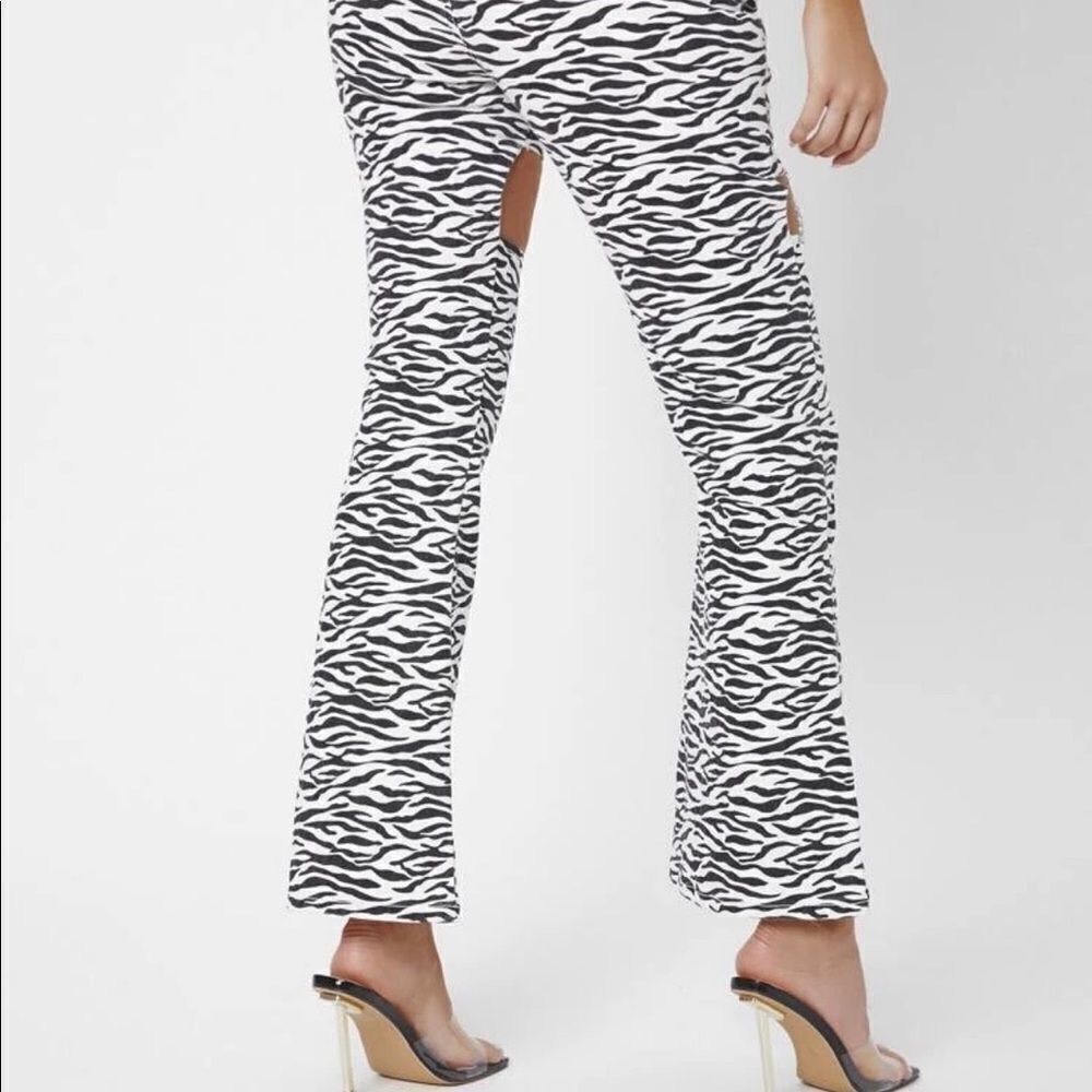 Zebra Print Cut Out Detail Jeans - Picture 3 of 9